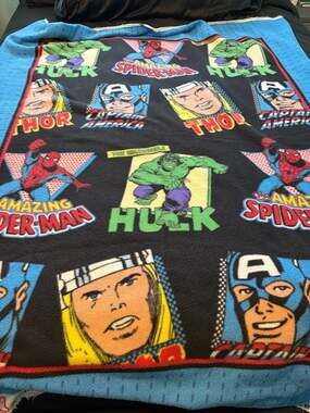Marvel Camelot Fabrics Vintage Style Superhero Fleece Throw - Hulk Spider-Man Th